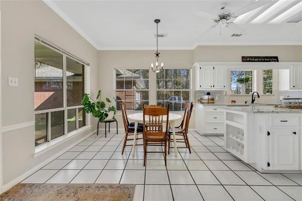 Chandelier, Dining room, Interior, Kitchen