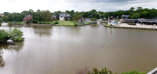 Exterior, Lake