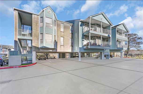 Exterior, Facade, Condo Building