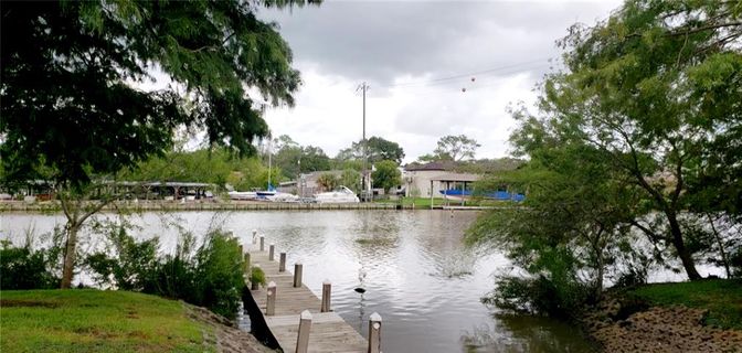 Exterior, Lake
