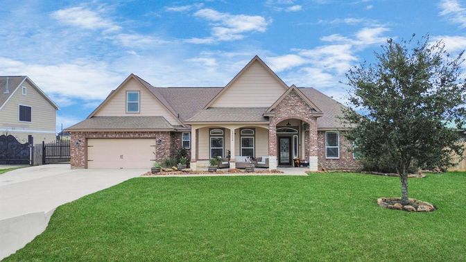 Attached, Exterior, Facade, Brick Facade, Brick Traditional