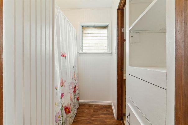 Interior, Utility Closets, Washer, Wood Texture Flooring