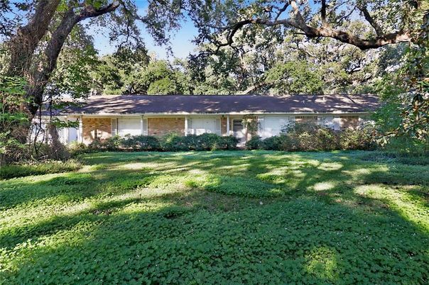 Backyard, Exterior, Facade, Brick Facade, Ranch