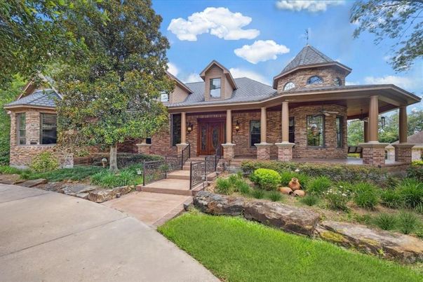 Exterior, Facade, Brick Facade, Queen Anne Victorian