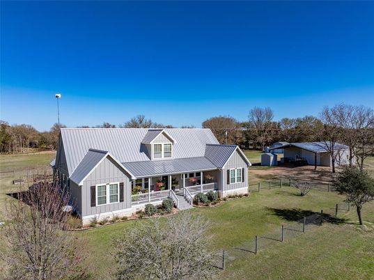 Backyard, Exterior, Facade, Farmhouse