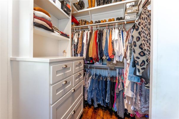 Interior, Walk-in Closets, Wood Texture Flooring