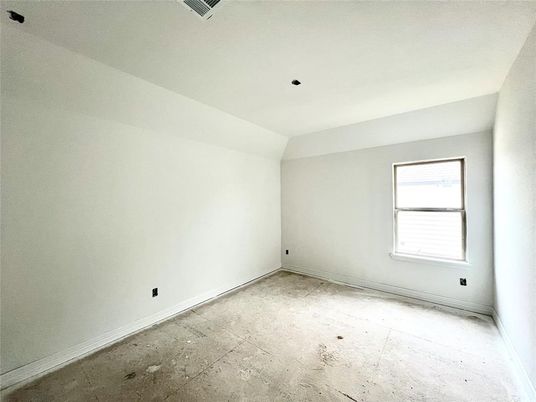 Empty room, Interior