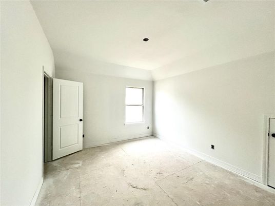 Empty room, Interior