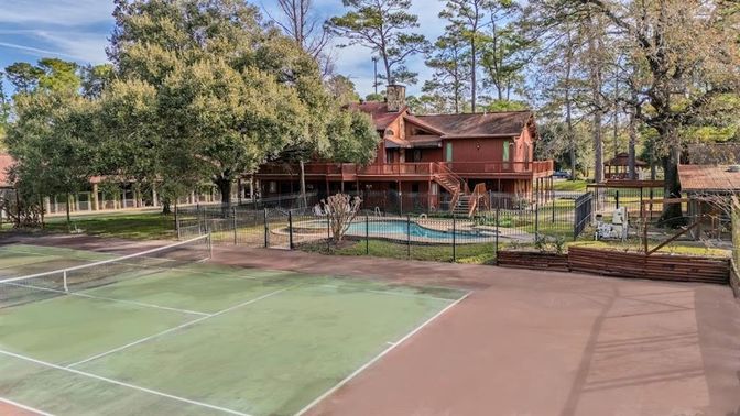 Exterior, Tennis Courts
