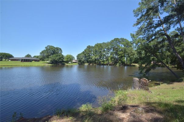 Exterior, Lake
