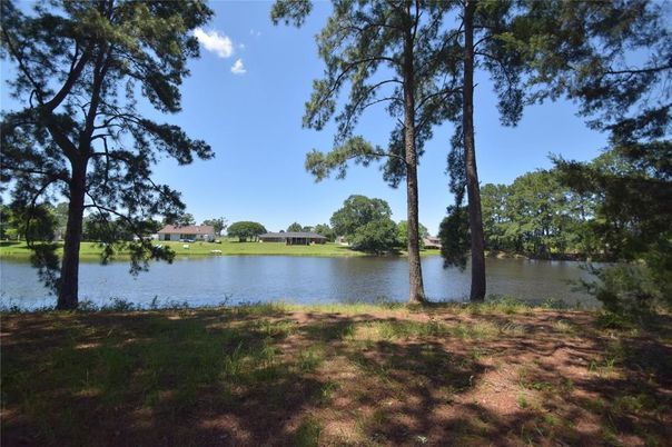 Exterior, Lake