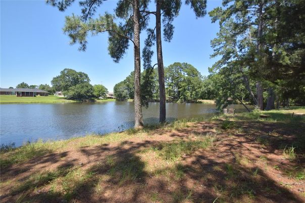 Exterior, Lake