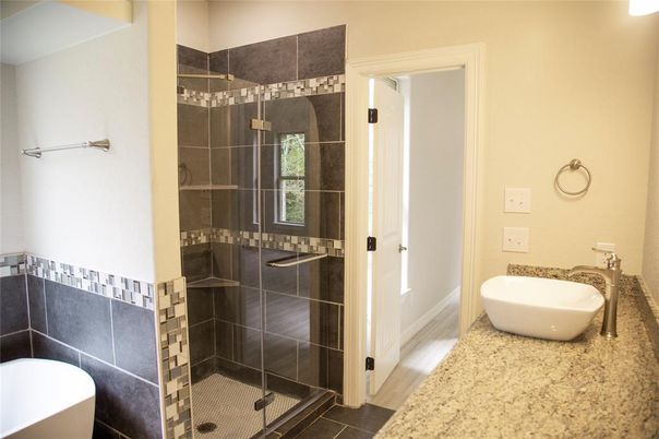 Bathroom, Free Standing Baths, Glass Shower, Interior