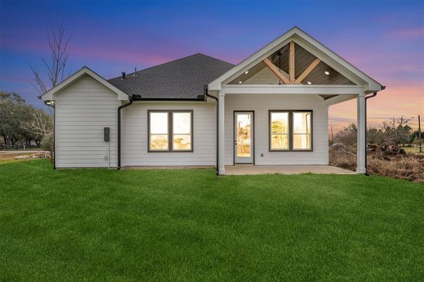 Backyard, Exterior, Facade, Ranch