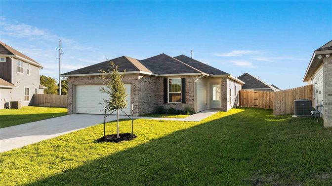 Attached, Backyard, Exterior, Facade, Brick Facade, Ranch