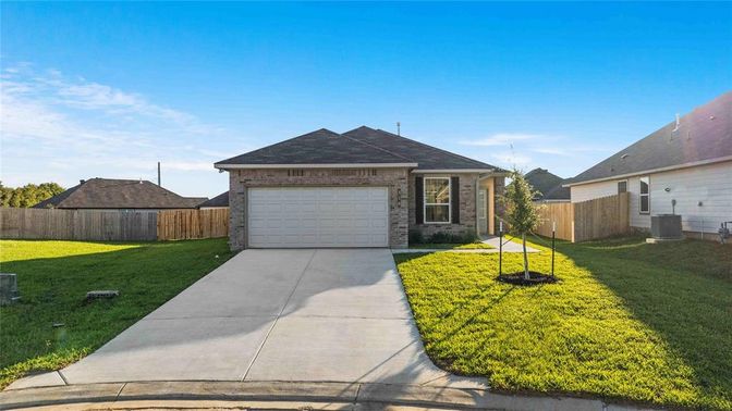 Attached, Exterior, Facade, Brick Facade, Ranch