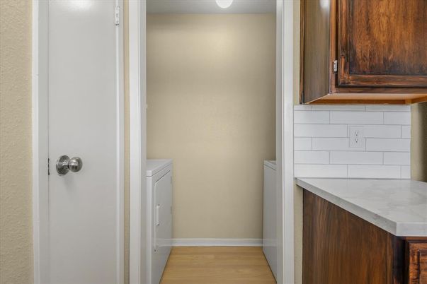 Interior, Washer, Wood Texture Flooring