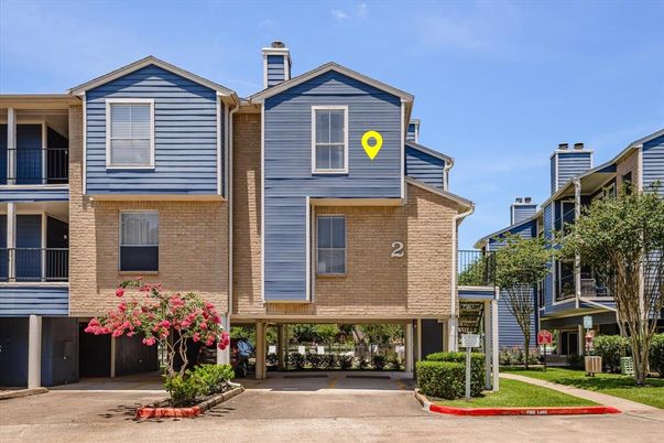 Exterior, Facade, Brick Facade, Rowhouse