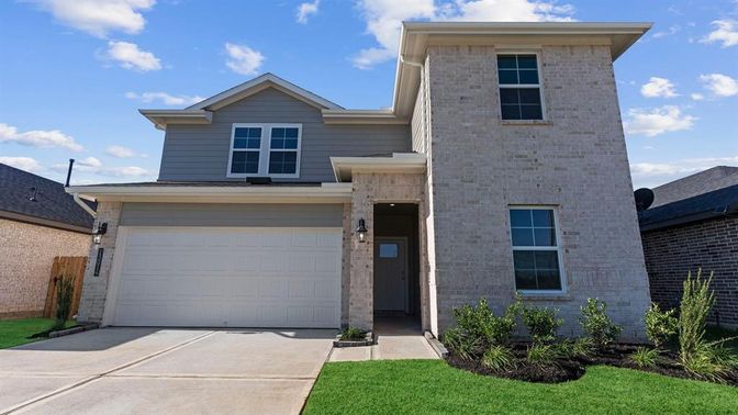 Attached, Exterior, Facade, Brick Facade, American Craftsman