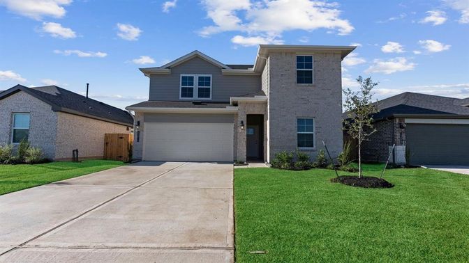 Attached, Exterior, Facade, American Craftsman