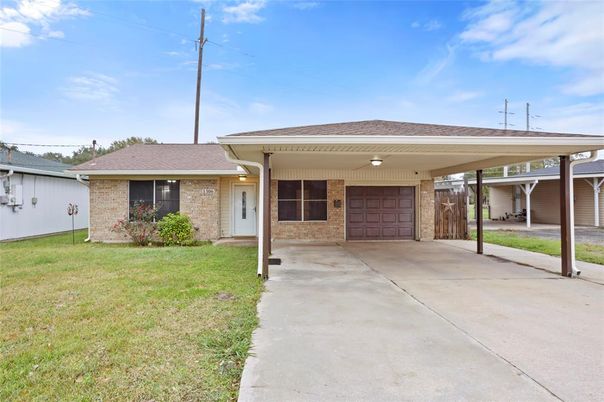 Attached, Exterior, Facade, Brick Facade, Ranch