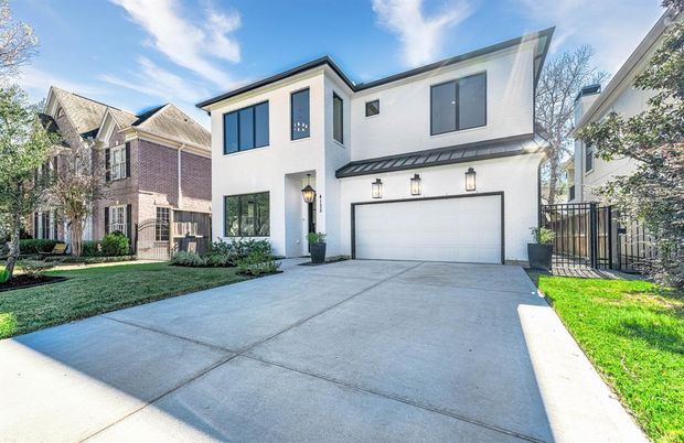 Attached, Exterior, Facade, Brick Facade, Modern