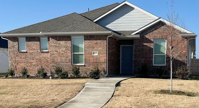 Exterior, Facade, Brick Facade, Brick Traditional