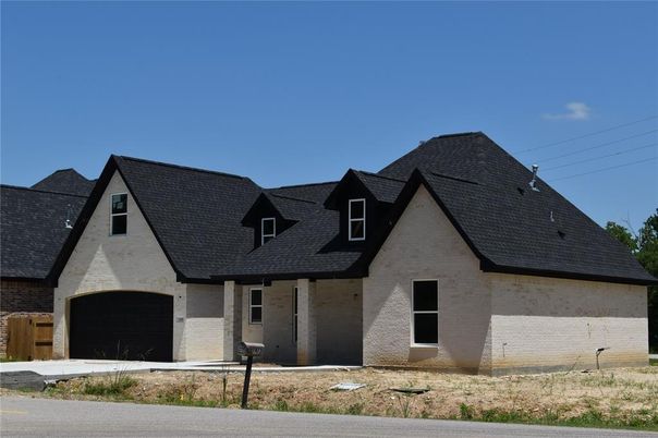 Attached, Exterior, Facade, Ranch