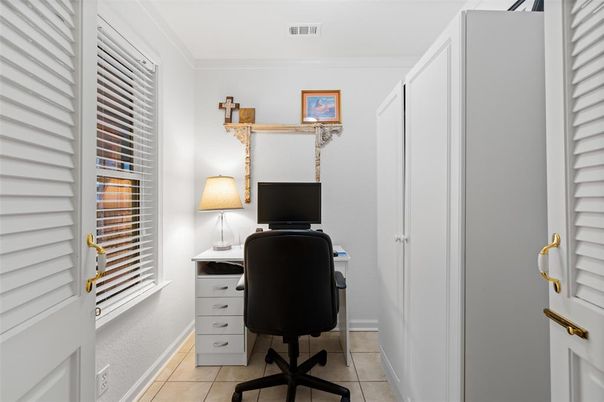 Home Office, Interior