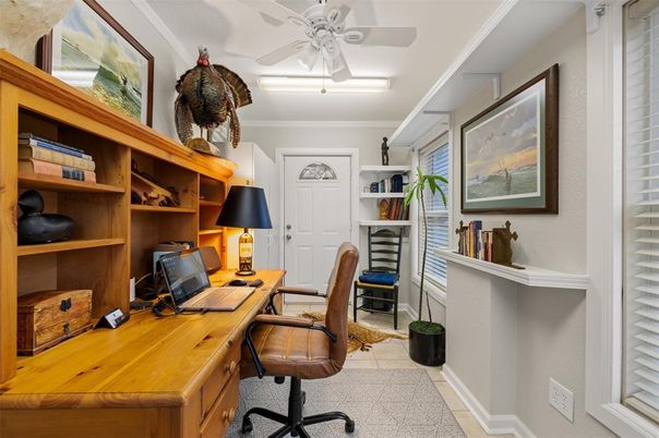 Home Office, Interior