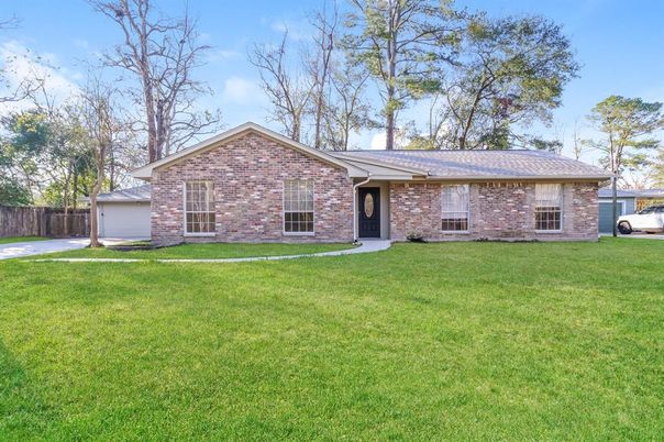 Attached, Backyard, Exterior, Facade, Brick Facade, Ranch