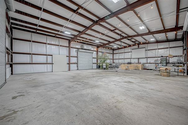 Garage, Interior, Wooden Beams