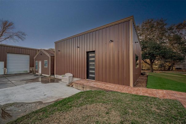 Backyard, Detached Garage, Exterior