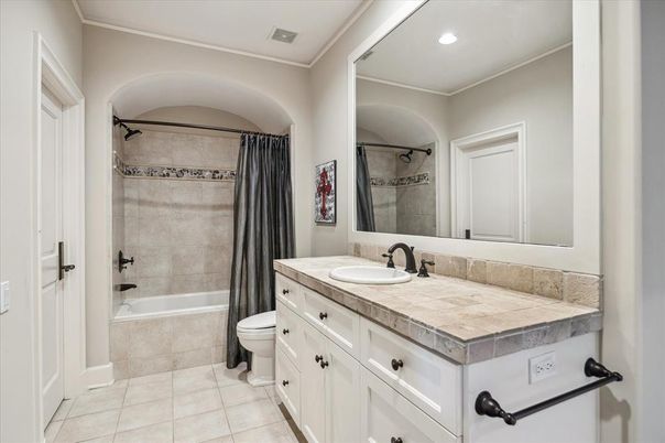 Bathroom, Interior, Recessed Lighting, Tile Countertops