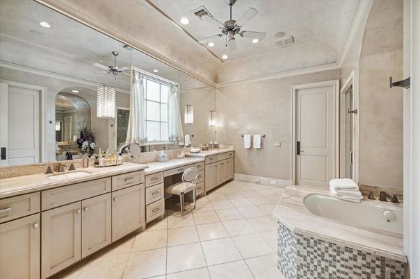 Bathroom, Dual Sink Vanities, Interior, Recessed Lighting