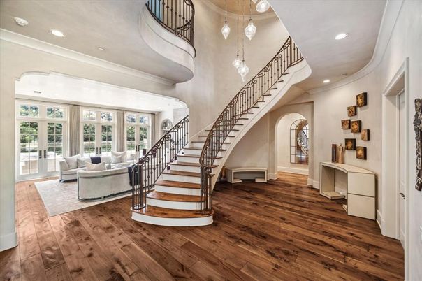 Interior, Living room, Pendant Lights, Recessed Lighting, Wood Texture Flooring