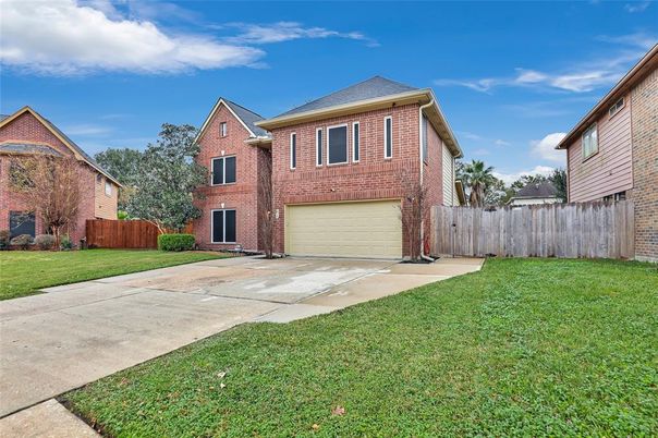 Attached, Exterior, Facade, Brick Facade, Brick Traditional