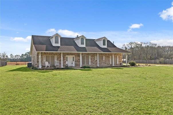 Backyard, Exterior, Facade, Cape Cod