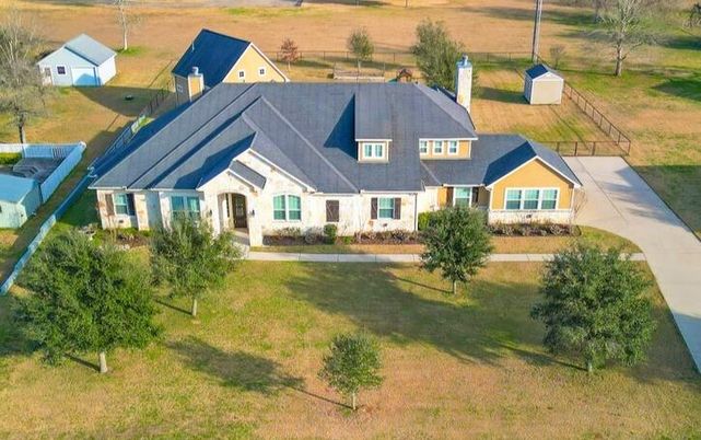 Exterior, Drone