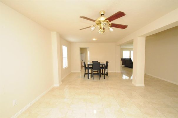 Dining room, Interior, Recessed Lighting
