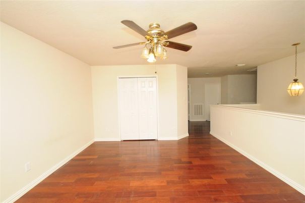 Empty room, Interior, Pendant Lights, Wood Texture Flooring