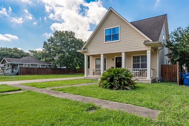 Backyard, Exterior, Facade, Farmhouse