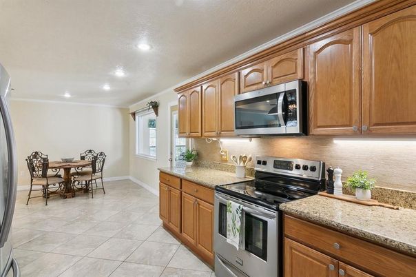 Dining room, Interior, Kitchen, Recessed Lighting