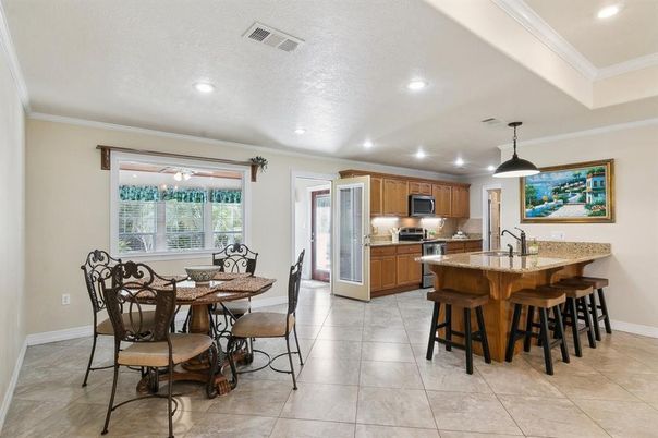Dining room, Interior, Kitchen, Pendant Lights, Recessed Lighting, Stainless Steel Appliances