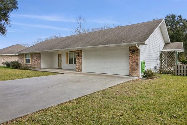 Attached, Exterior, Facade, Brick Facade, Ranch