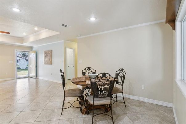 Dining room, Interior, Recessed Lighting