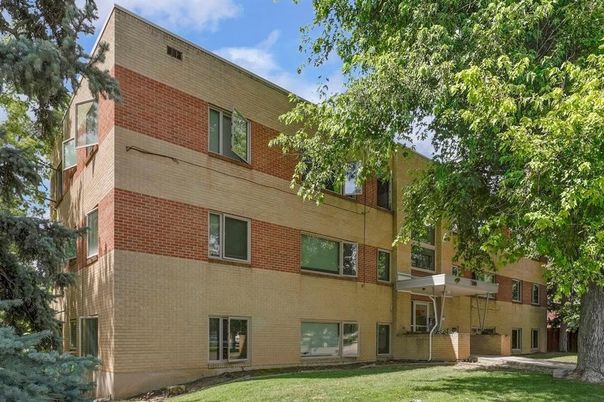 Exterior, Facade, Brick Facade, Rowhouse
