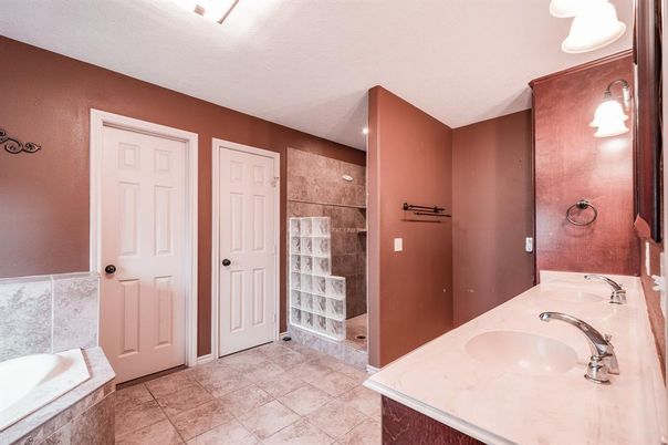 Bathroom, Interior, Recessed Lighting