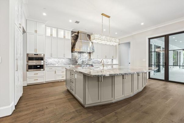Chandelier, Interior, Kitchen, Pendant Lights, Recessed Lighting, Stainless Steel Appliances, Wood Texture Flooring