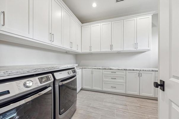 Interior, Recessed Lighting, Washer, Wood Texture Flooring